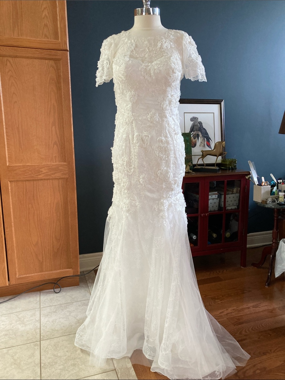 Elegant White Lace Wedding Dress with Short Sleeves Bridal size 12